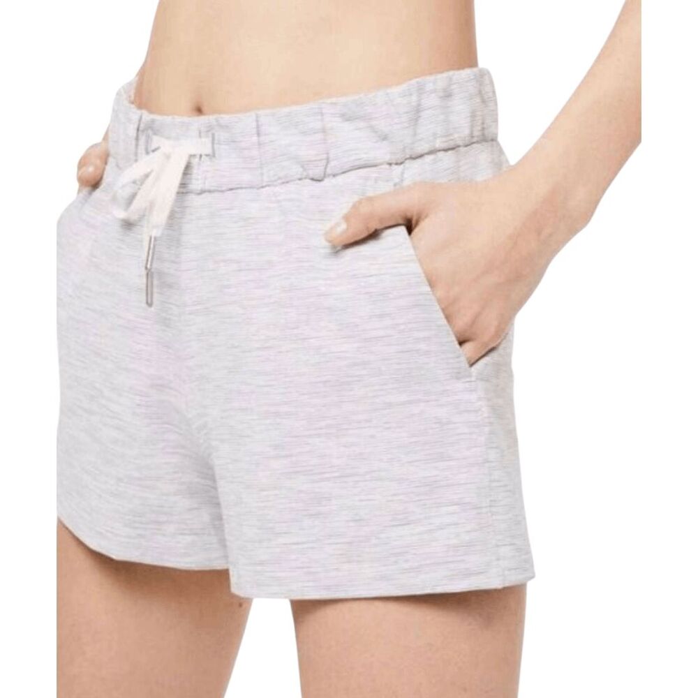 LULULEMON ATHLETICA On The Fly Short 2.5' Size 12